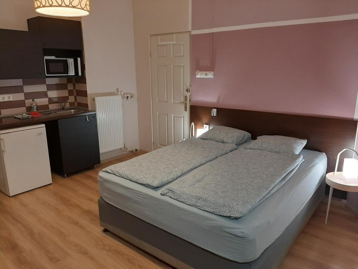Downtown Apartments Будапеща Екстериор снимка