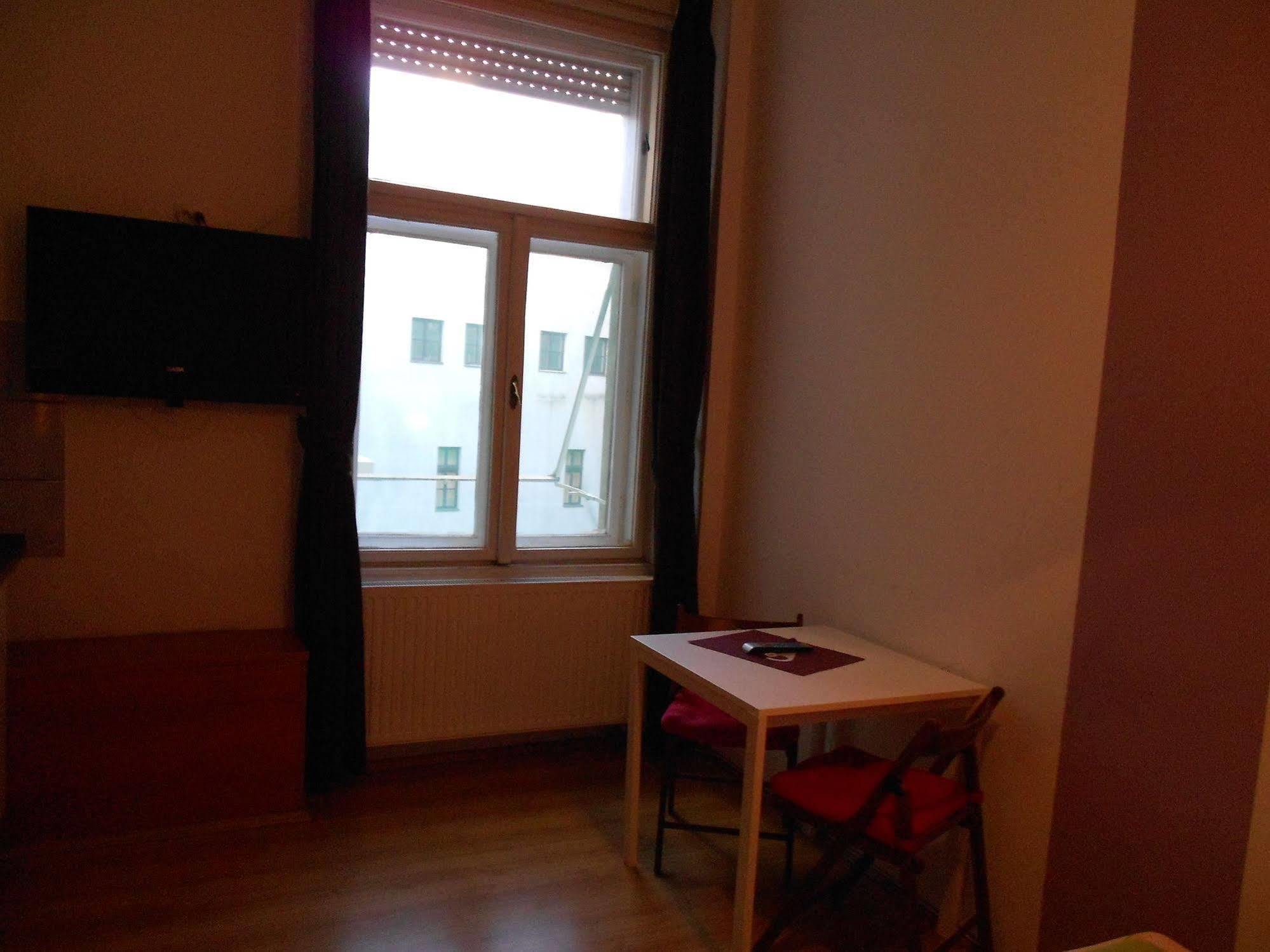 Downtown Apartments Будапеща Екстериор снимка